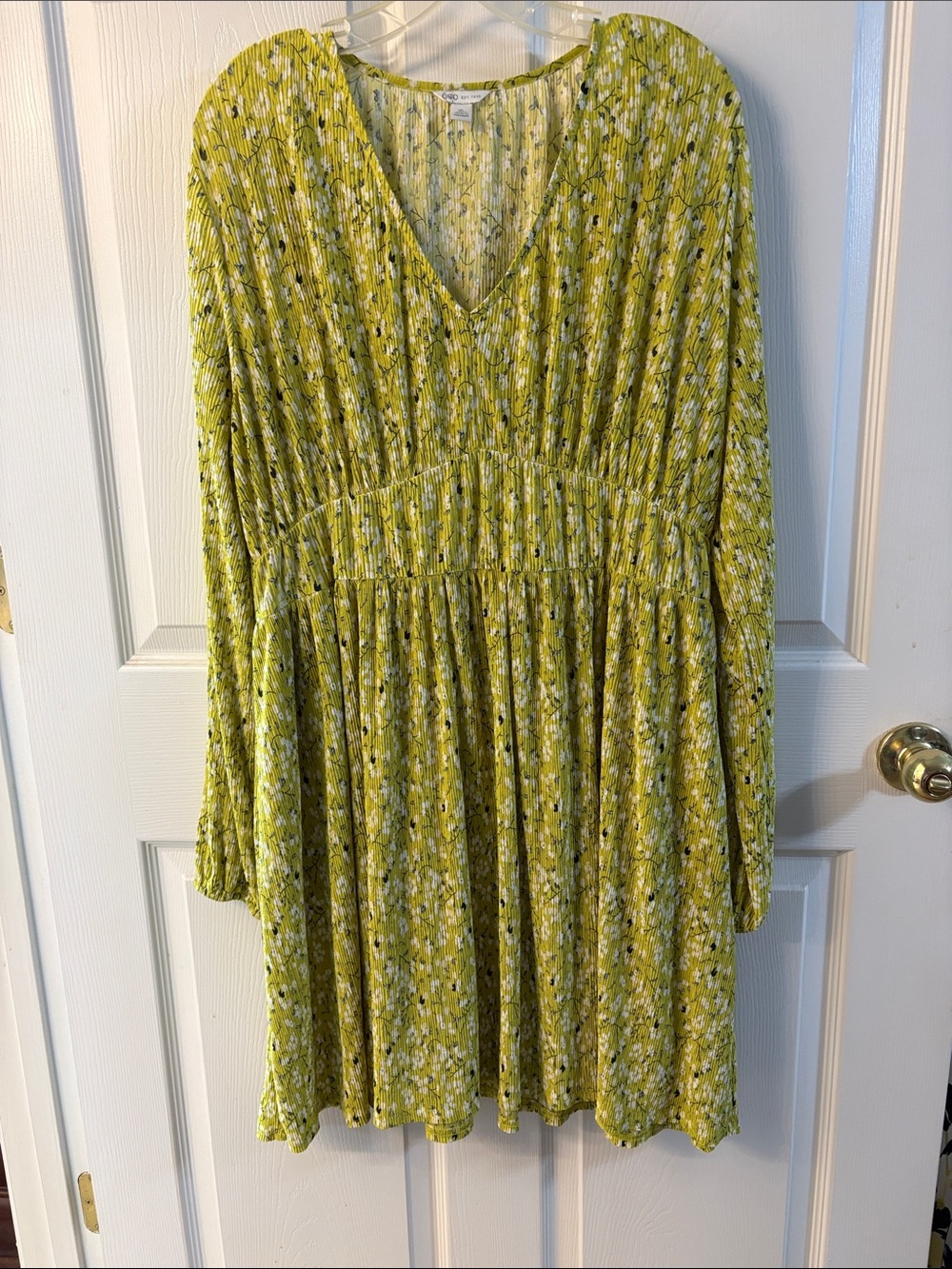 Cato Chartreuse Floral V-Neck Long Sleeve Dress